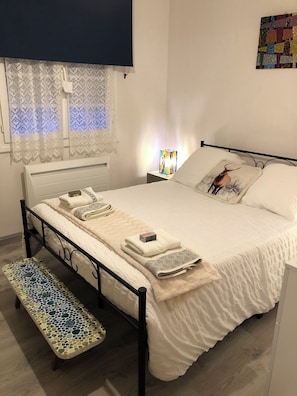 2 habitaciones, escritorio, tabla de planchar con plancha y wifi 