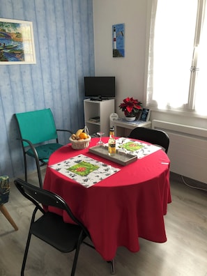 Dining - Studio in Annie's house (Doué La Fontaine)