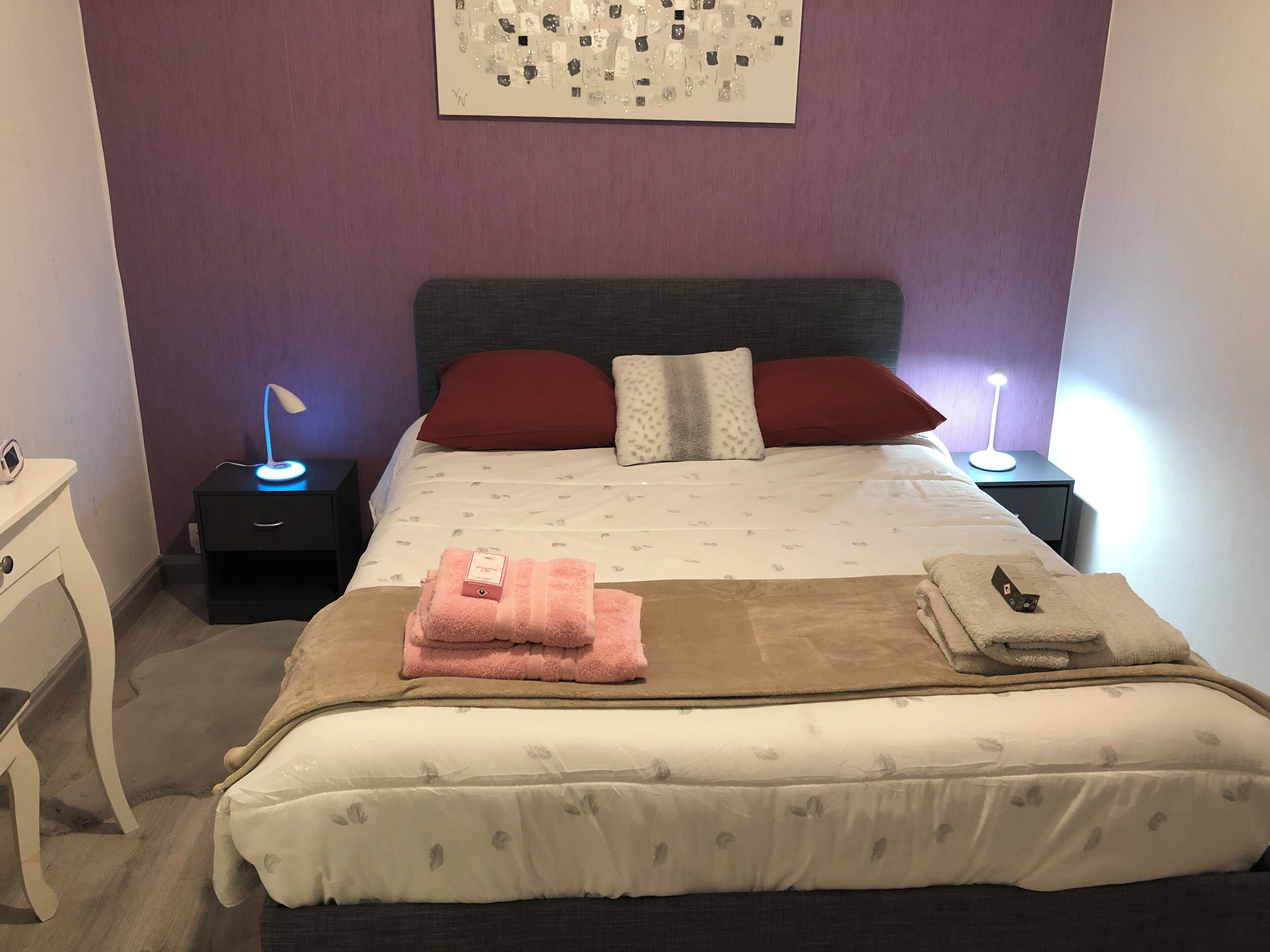 2 室のベッドルーム、デスク、アイロン / アイロン台、WiFi