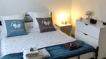 2 室のベッドルーム、デスク、アイロン / アイロン台、WiFi