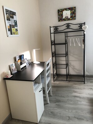 Interior - Studio in Annie's house (Doué La Fontaine)