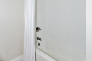 Combined shower/bathtub, towels - Gulf Front Stunner: Beautifully Renovated (Pensacola Beach)