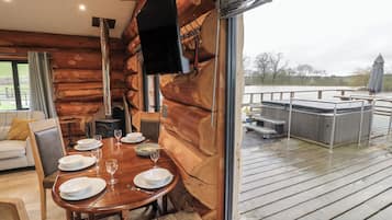 Cottage | Dining