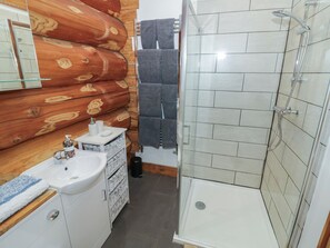Interior - Cedar Cabin at Salford Court Farm Fishing Cabins (Worcester)