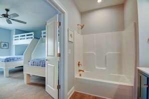 8 bedrooms, iron/ironing board, WiFi, bed sheets