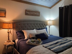 1 chambre, bureau, fer et planche à repasser, accès au Wi-Fi (inclus)