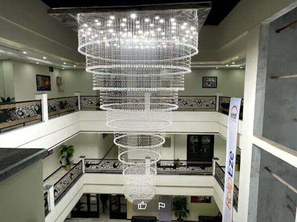 المنشأة من الداخل