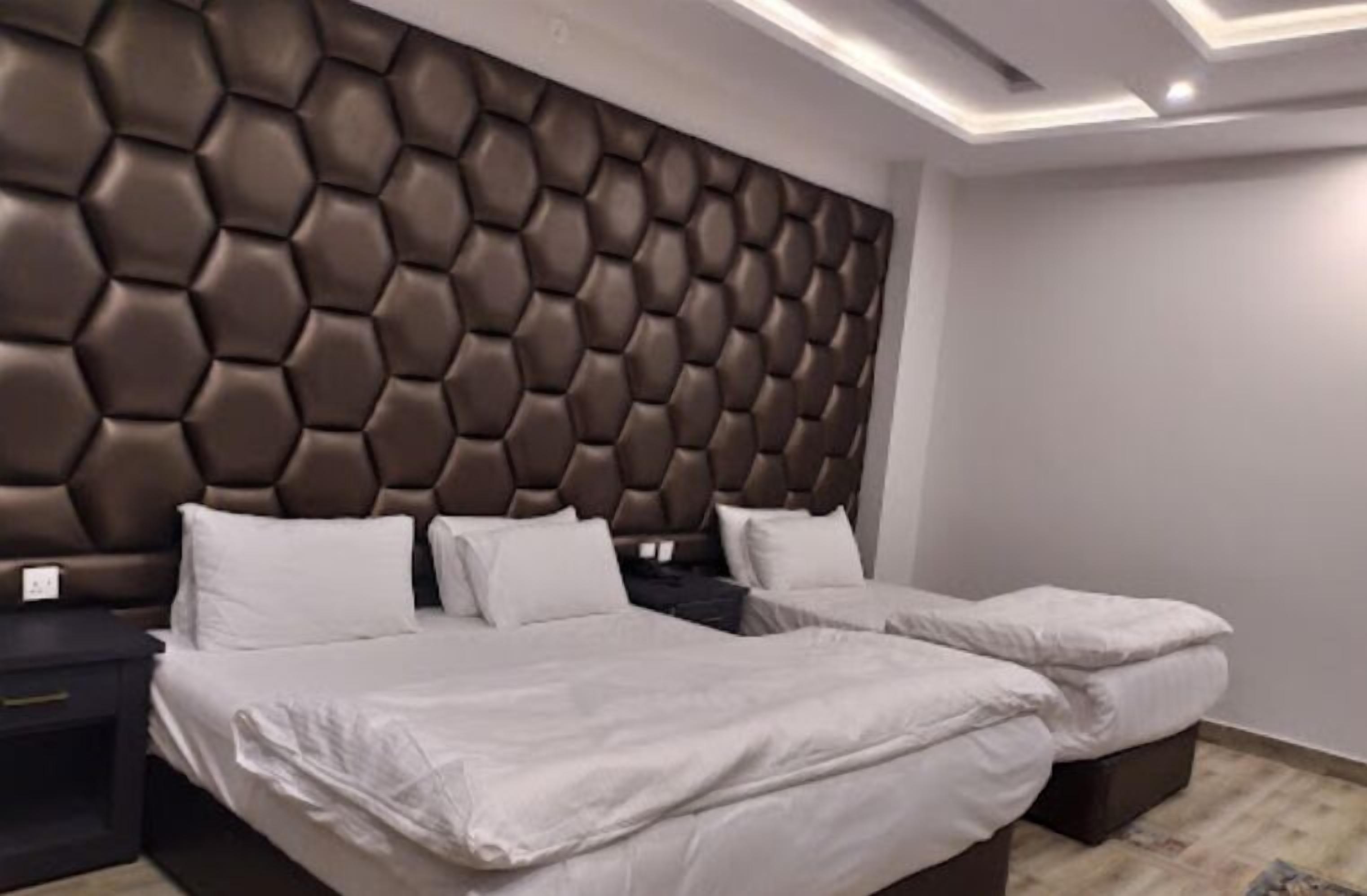 Habitació triple executiva | Planxa i posts de planxar, wifi gratuïta i roba de llit 