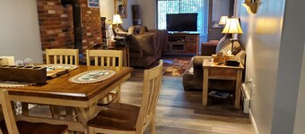 Beautiful condo right near all North Conway, Jackson and Bartlett has to offer!