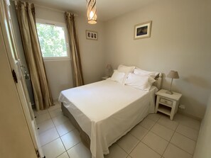 2 chambres, fer et planche à repasser, lit parapluie, Wi-Fi gratuit