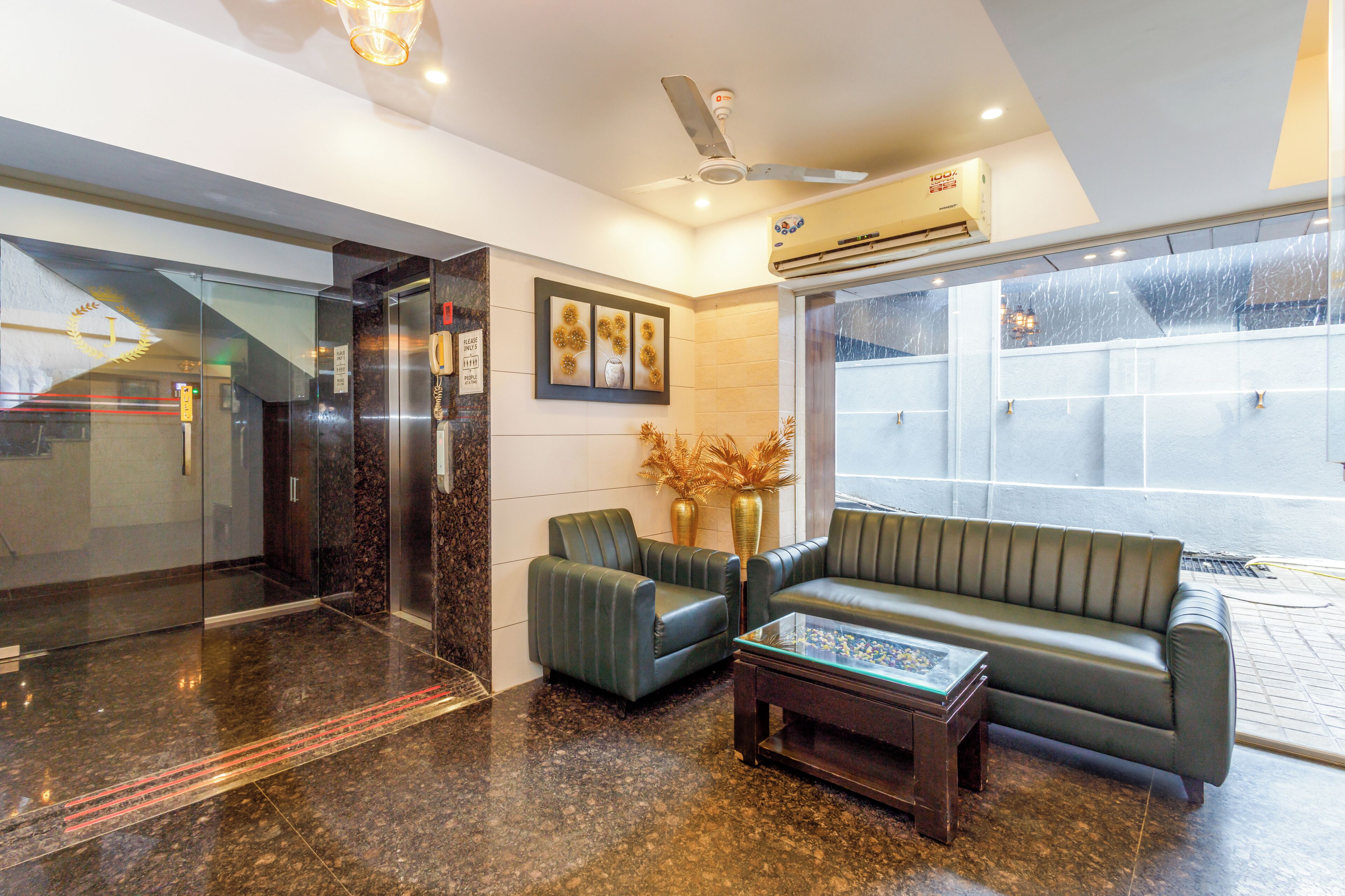 Foto - J Hotel and Banquets