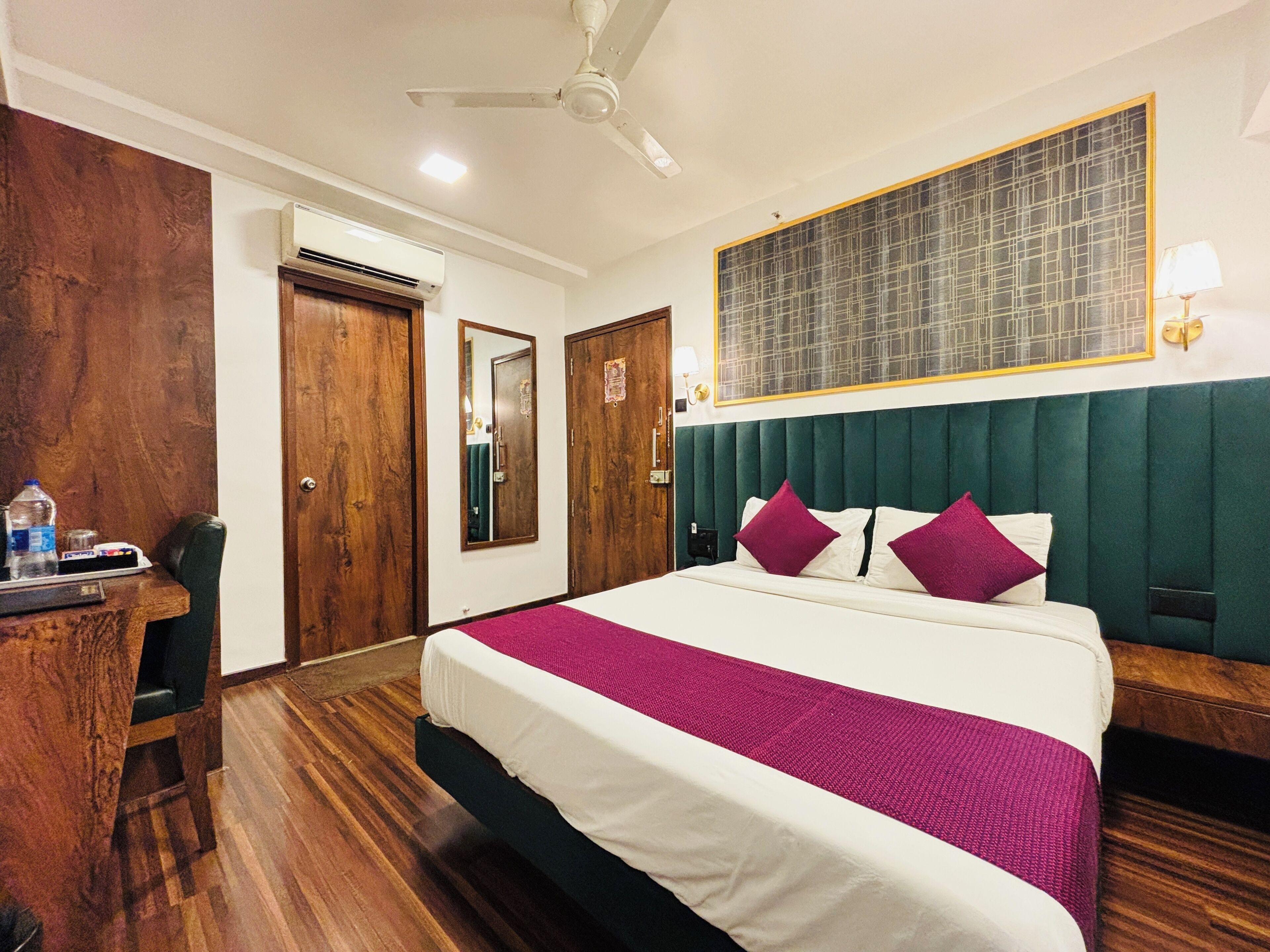 Ropa de cama de alta calidad, escritorio, wifi gratis y ropa de cama 