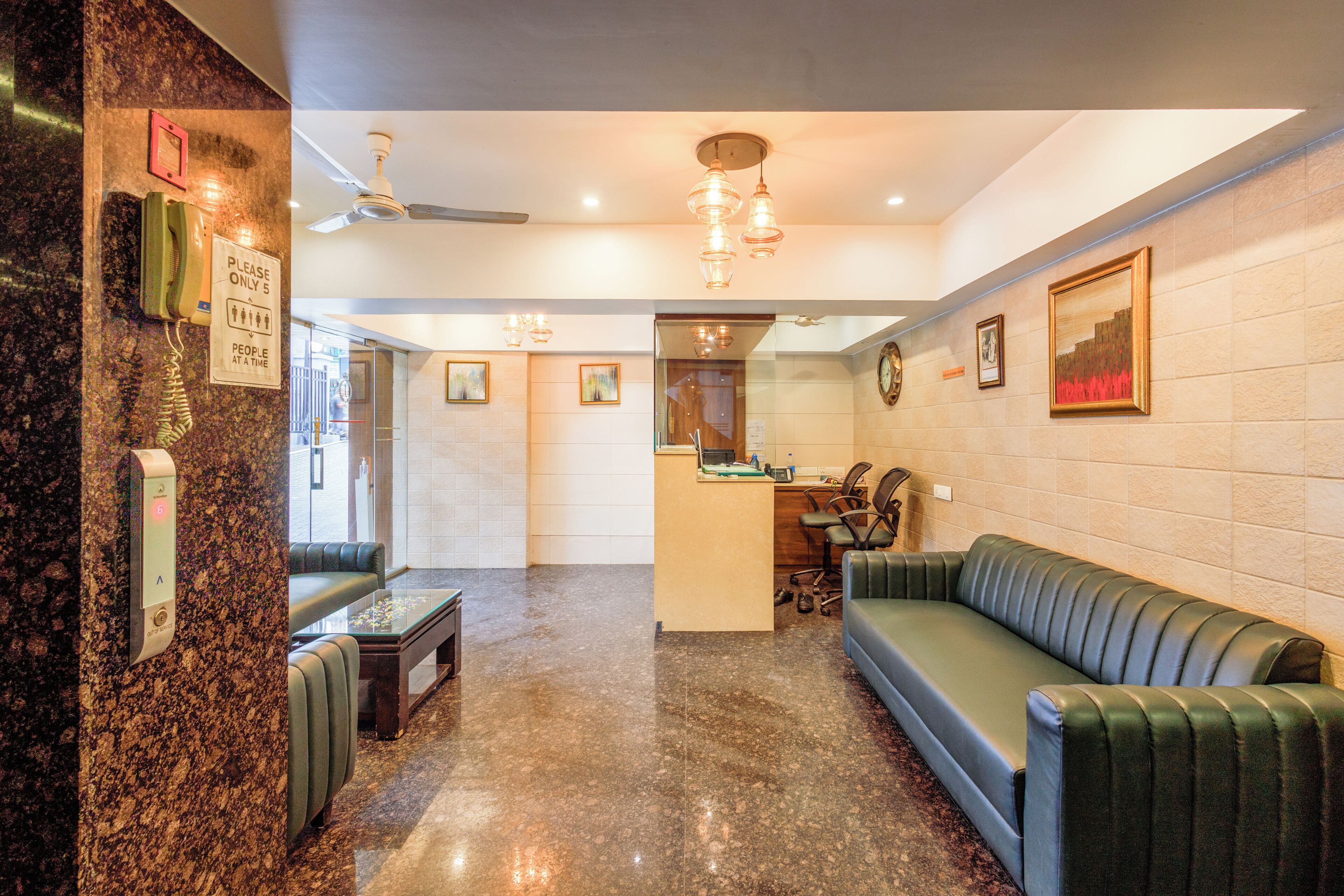 Foto - J Hotel and Banquets