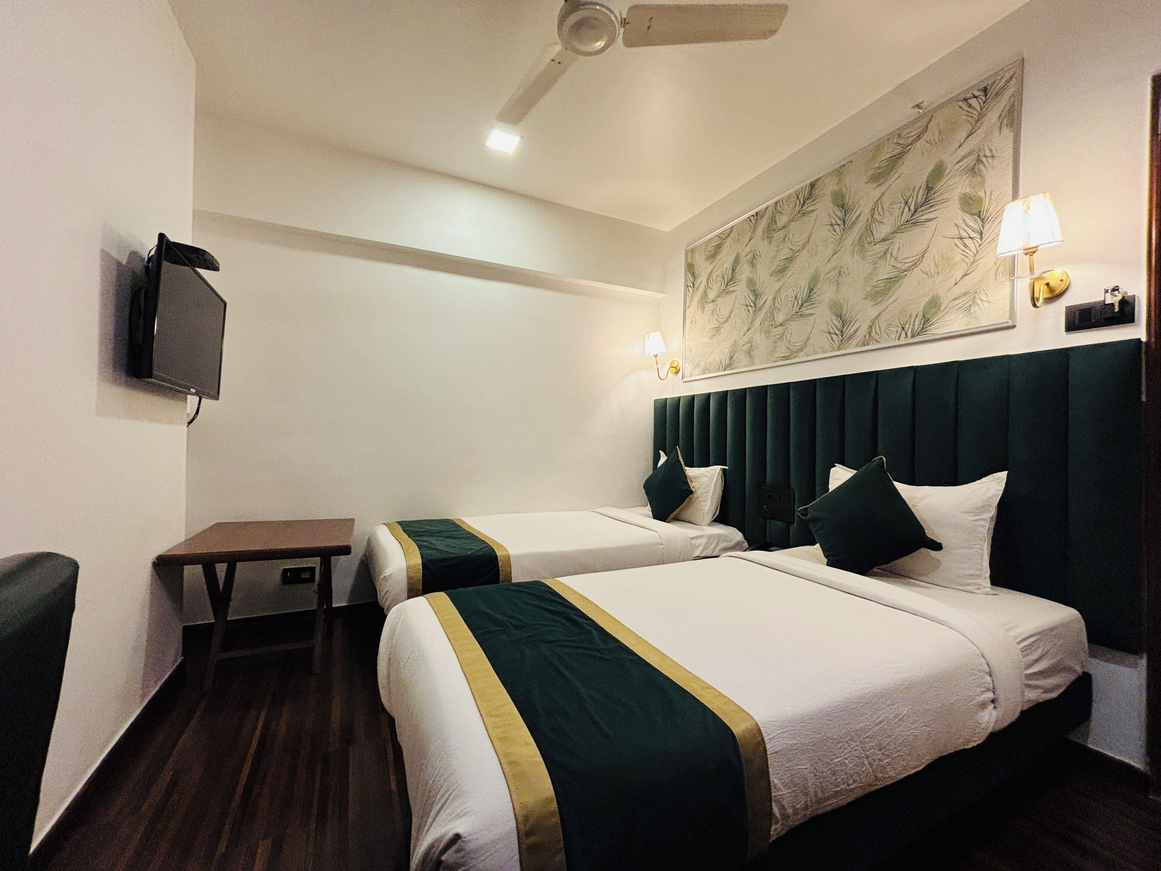 Habitació amb dos llits individuals Deluxe | Roba de llit d'alta qualitat, escriptori, wifi gratuïta i roba de llit 