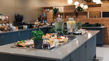 Desayuno buffet diario (NOK 195 por persona)