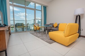 Leilighet – basic | Oppholdsområde | En 48-tommers LCD-TV med førsteklasses TV-kanaler samt TV