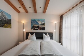 2 bedrooms, in-room safe, travel cot, free WiFi
