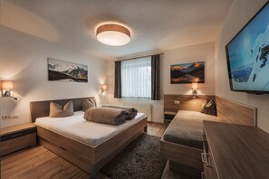 2 bedrooms, in-room safe, travel cot, free WiFi