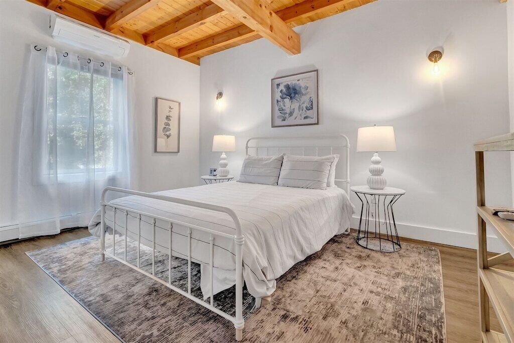 4 bedrooms, iron/ironing board, free WiFi, bed sheets