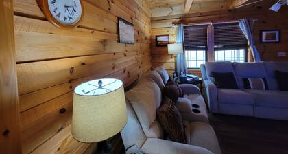 3 bedroom Log Cabin on 11 acres 3 minutes from Pipestem Resort State Park