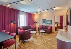 Suite (Master) | In-room safe, desk, free WiFi, bed sheets