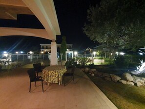 Chambre, 1 chambre, fumeur, balcon | Aire de pique-nique/barbecue