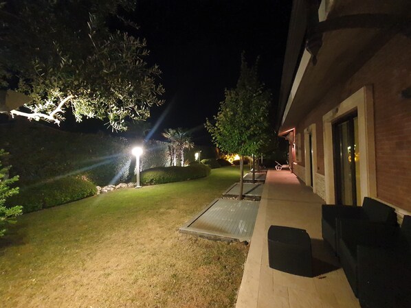 Room, 1 Bedroom, Smoking, Balcony | Garden