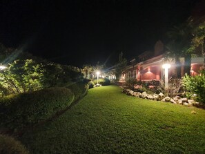 Chambre, 1 chambre, fumeur, balcon | Jardin