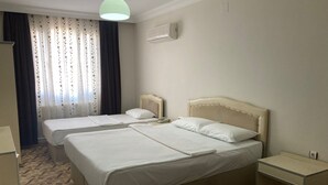 Premium bedding, memory-foam beds, minibar, desk - Özhan Hotel (Antakya)