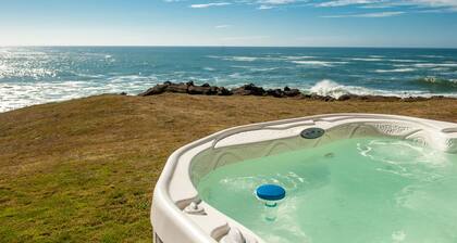 Promo! Oceanfront Condo with Private Hot Tub, Indoor Pool, Wifi and HDTV!