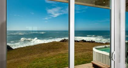 Promo! Oceanfront Condo with Private Hot Tub, Indoor Pool, Wifi and HDTV!