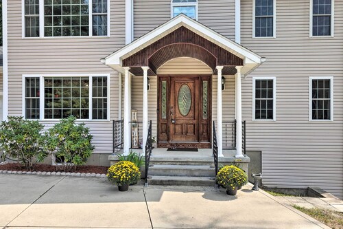 Granby Home w/ Deck < 1/2 Mi to Aldrich Lake!