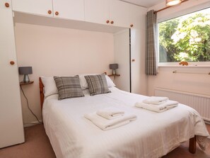 Cottage | 3 bedrooms, individually decorated, individually furnished, free WiFi - 33 Weymouth Park (Kingsbridge)