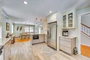Fridge, microwave, stovetop, dishwasher - 1 Mi to Okemo Mtn Resort: Ludlow Home w/ Hot Tub (Ludlow)