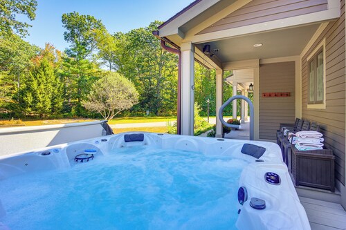1 Mi to Okemo Mtn Resort: Ludlow Home w/ Hot Tub