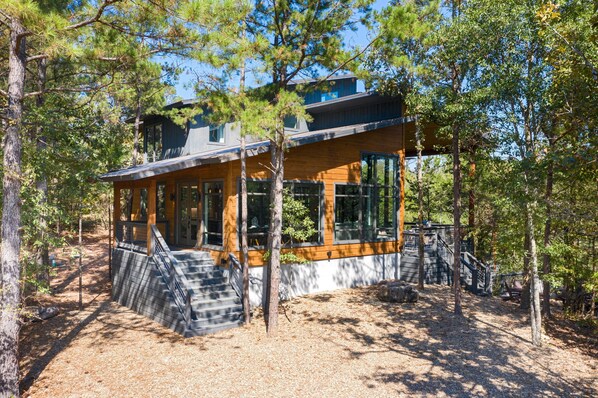 Exterior - Luxury Creekside Cabin Sleeps 17 | Hot Tub | Game Room | Hochatown (Broken Bow)