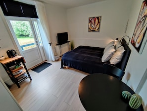 2 slaapkamers, een strijkplank/strijkijzer, gratis wifi, beddengoed