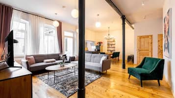 Fernseher, DVD-Player, Bücher