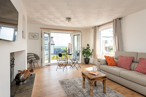 Faraway : Spacious Family Home Near Rhosneigr Beach | Managed by Anglesey Holiday Lettings