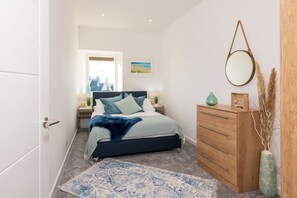 3 slaapkamers, een strijkplank/strijkijzer, reisbedje, gratis wifi