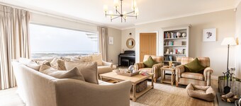 White Cottage: 6‑Bed Beachfront House Sleeping 14 in Rhosneigr | Managed by Anglesey Holiday Letting