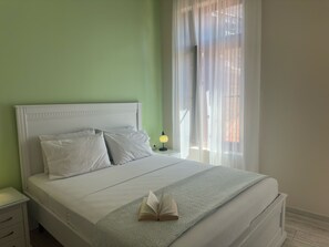 Deluxe Double Room | Egyptian cotton sheets, premium bedding, memory foam beds, minibar - Theasis Athens (Athens)