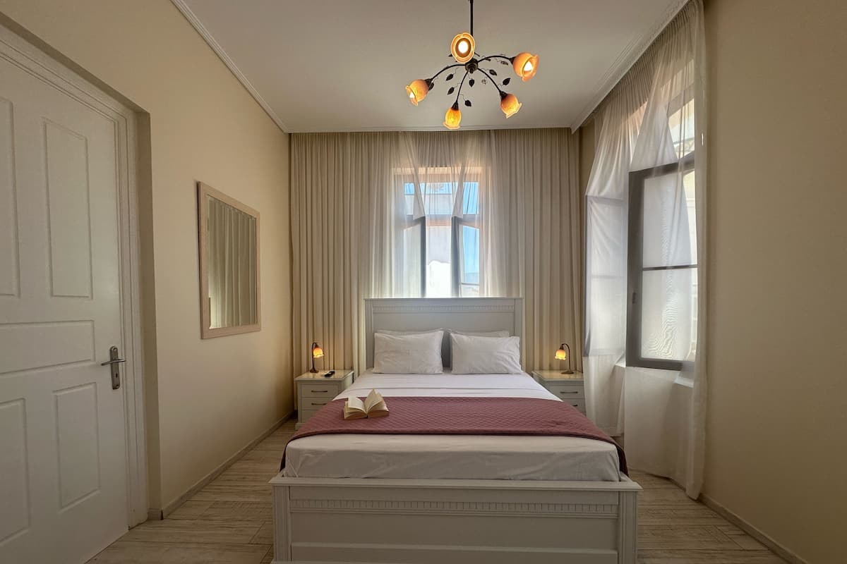 Junior Studio Suite | Egyptian cotton sheets, premium bedding, memory foam beds, minibar