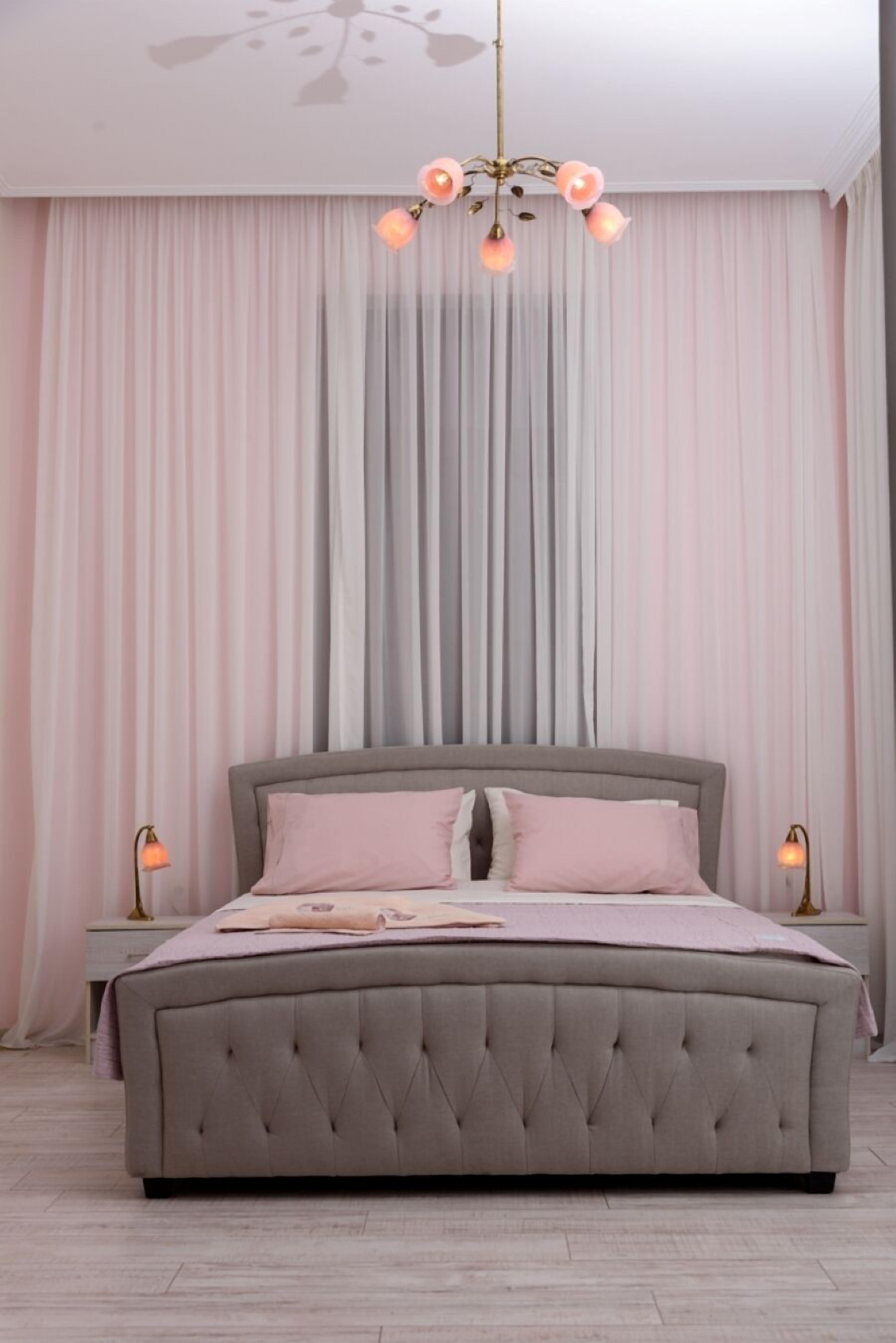 小型开间套房 | 埃及棉床单、高档床上用品、记忆海绵床垫、迷你吧