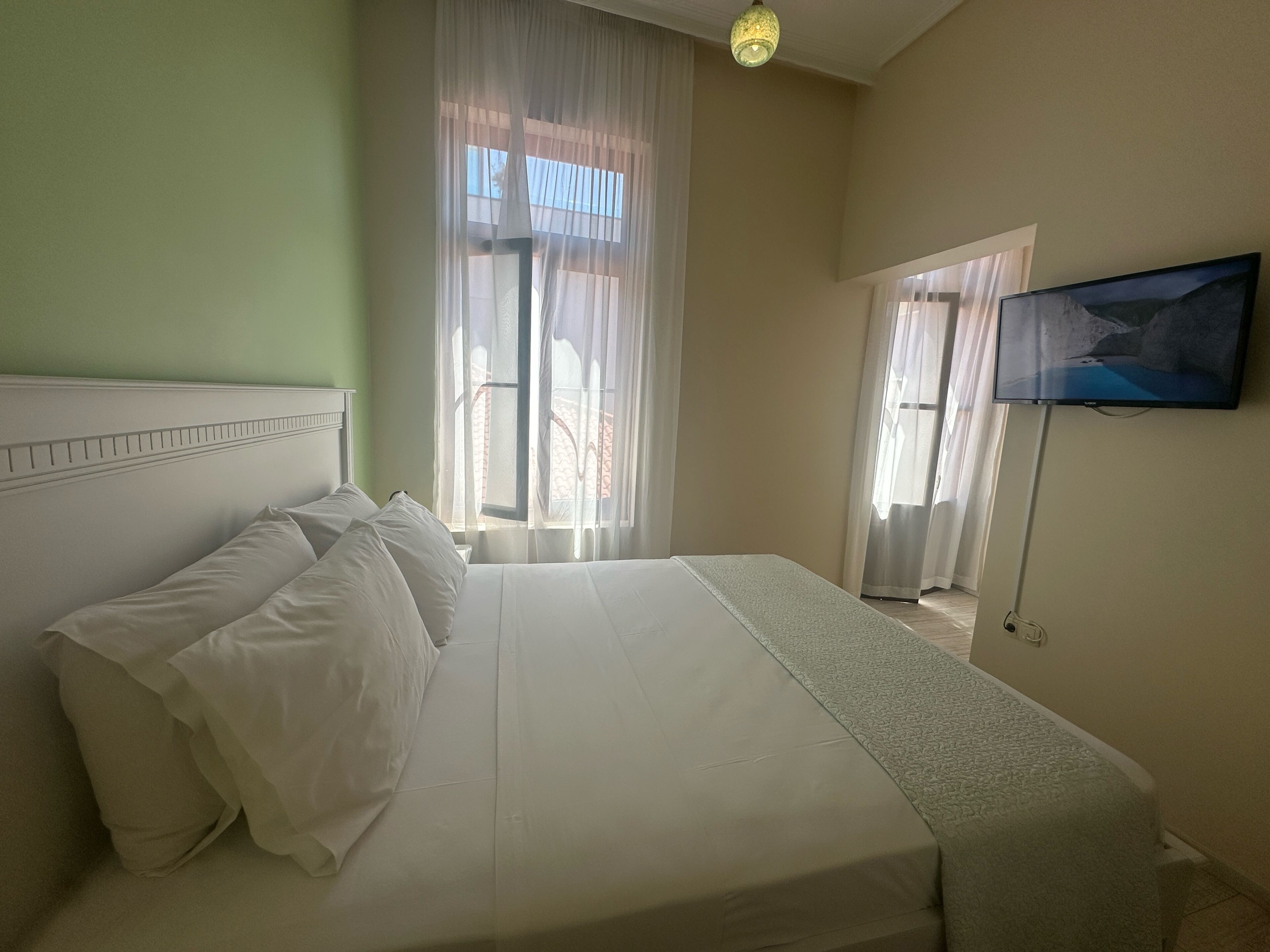 Deluxe Double Room | Egyptian cotton sheets, premium bedding, memory foam beds, minibar