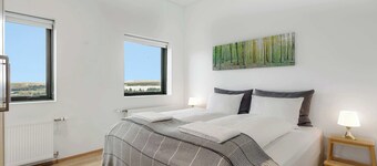 Blue Mountain Apartments - Corner Studio with View