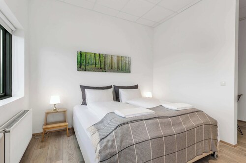 Blue Mountain Apartments - Corner Studio with View