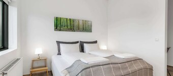 Blue Mountain Apartments - Corner Studio with View