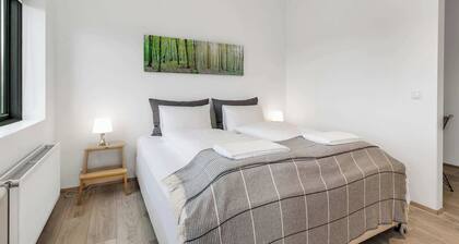 Blue Mountain Apartments - Corner Studio with View