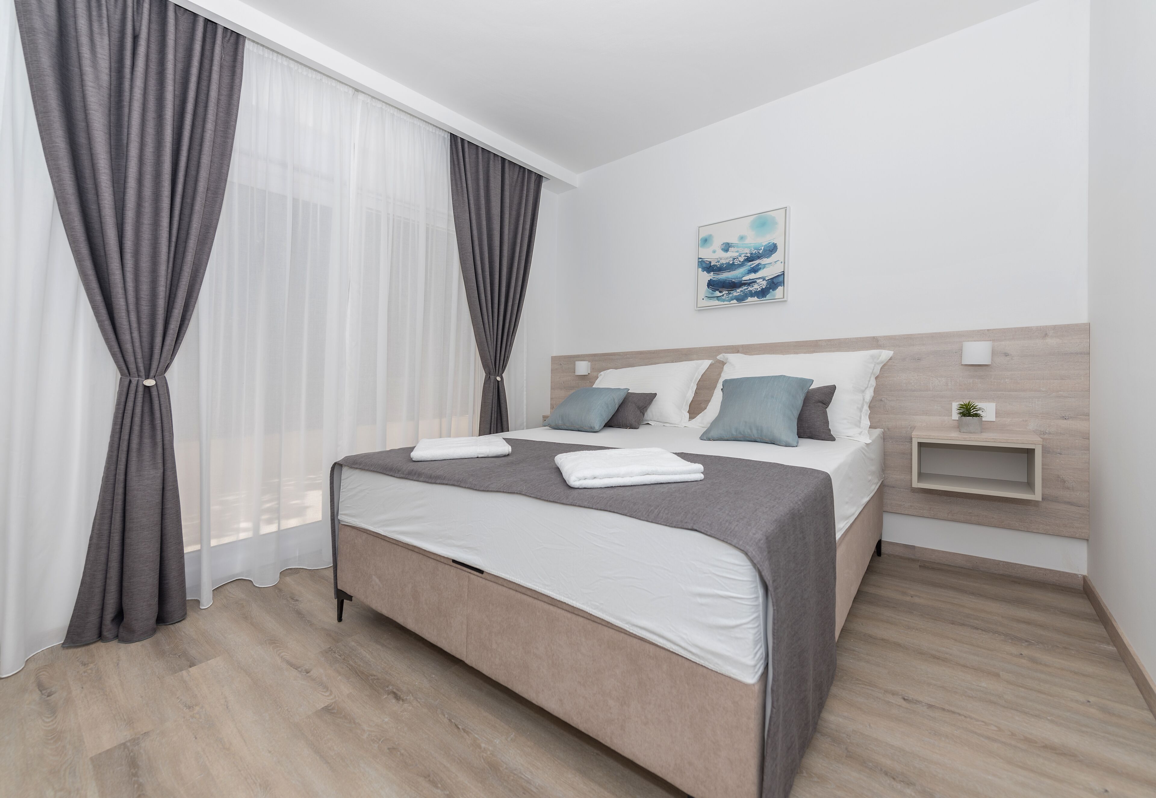 Apartment (A6) | In-room safe, laptop workspace, blackout curtains, free WiFi